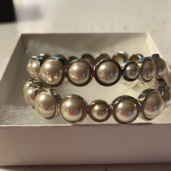 Set of two bracelets faux silver and pearl - Picture 1 of 4